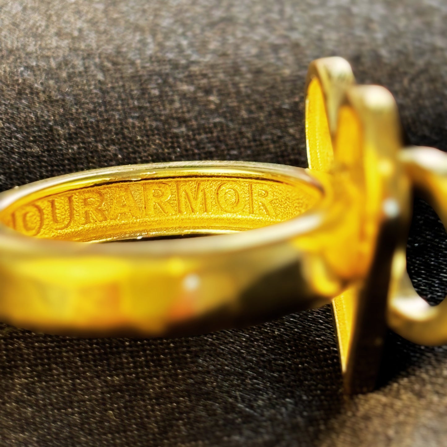 AMOURARMOR in gold